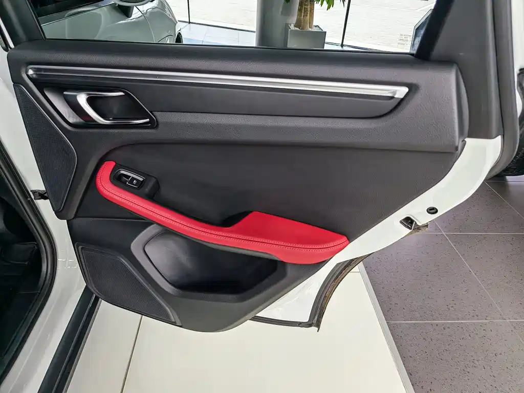 Porsche Macan — миниатюра 25