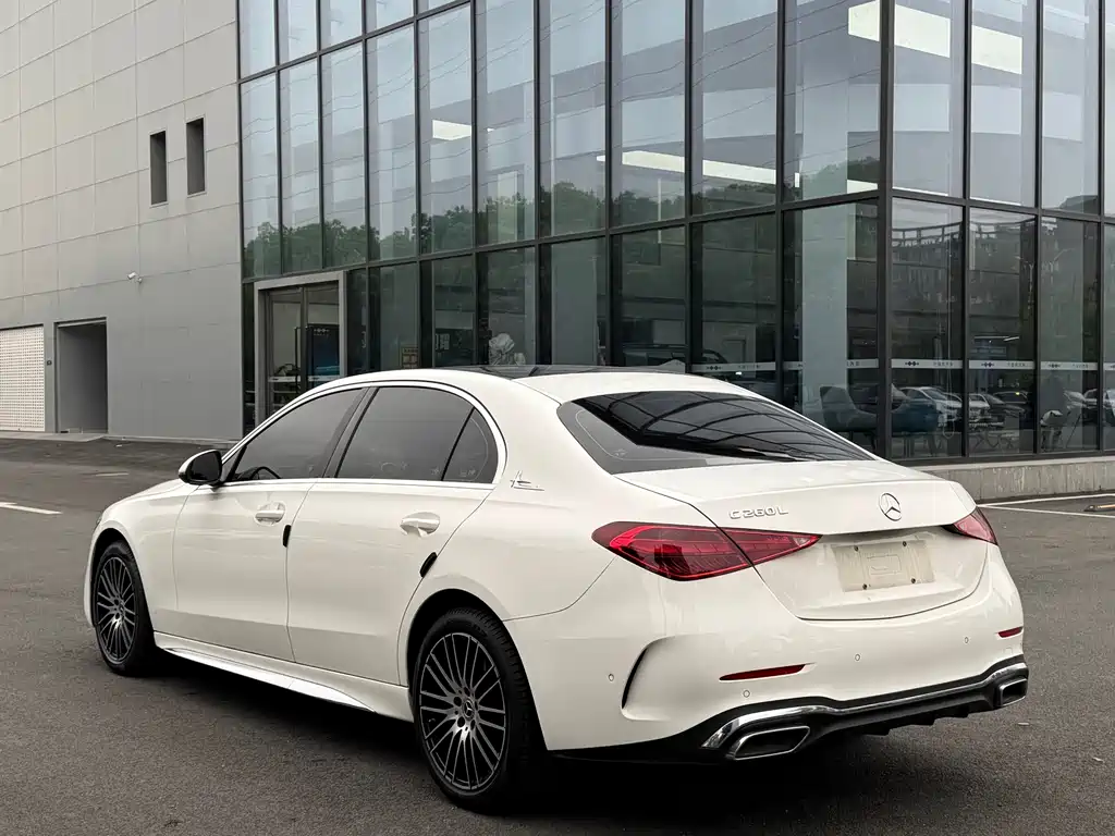 Mercedes-Benz C-Class — миниатюра 16