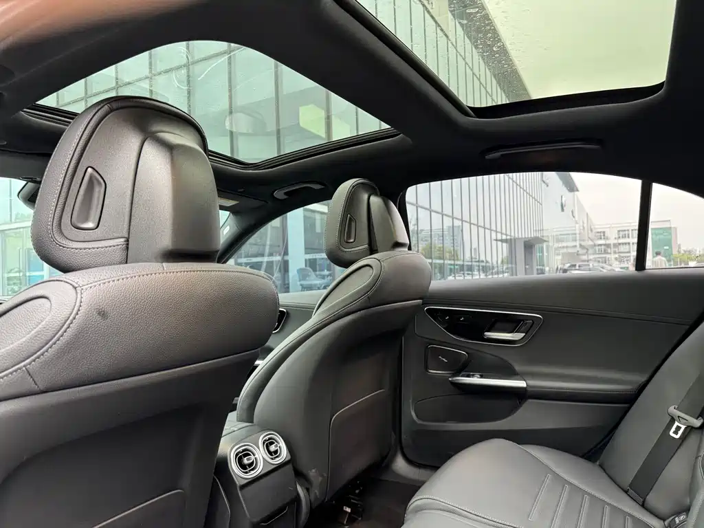 Mercedes-Benz C-Class — миниатюра 8