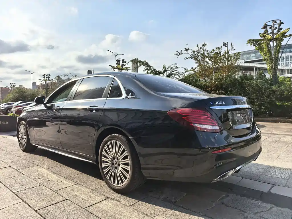 Mercedes-Benz E-Class — миниатюра 14