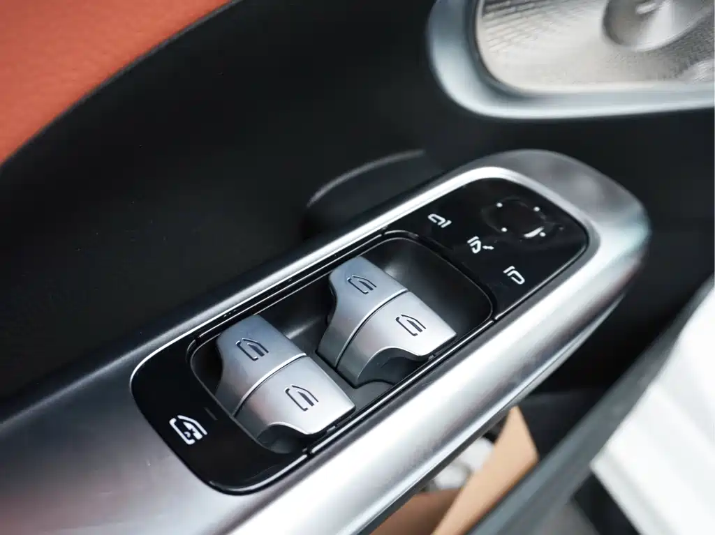 Mercedes-Benz C-Class — миниатюра 9