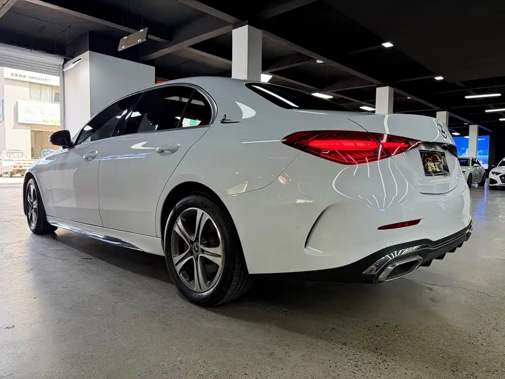 Mercedes-Benz C-Class — миниатюра 11
