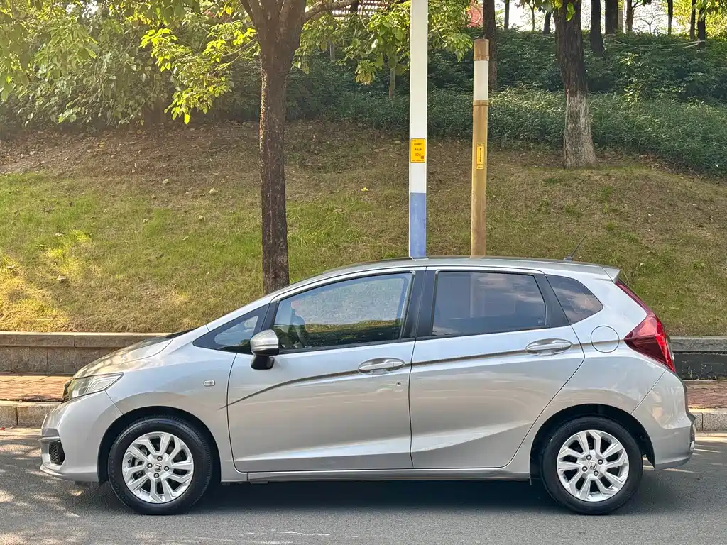 Honda Fit — миниатюра 6