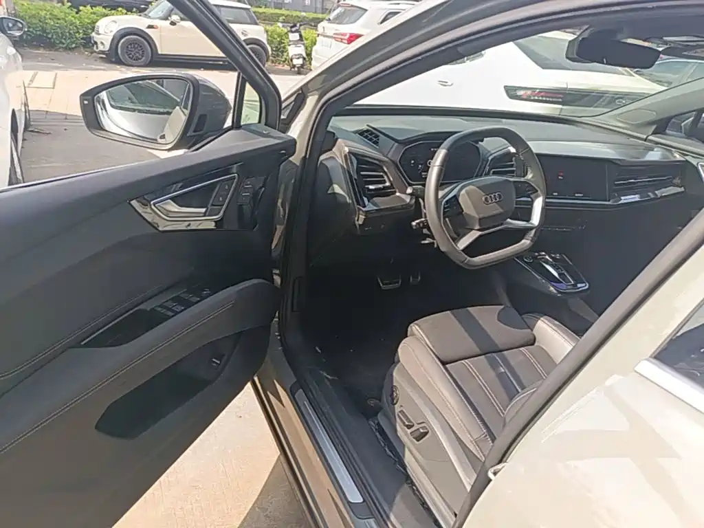 Audi Q4 e-tron — миниатюра 16