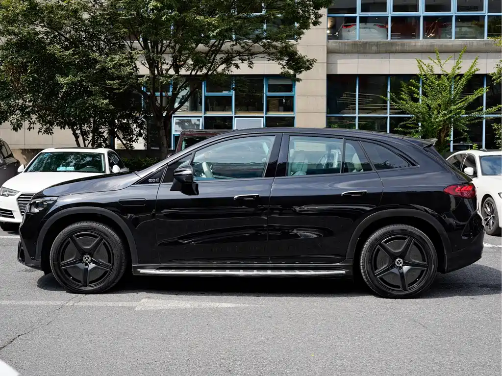 Mercedes-Benz EQE SUV — миниатюра 3