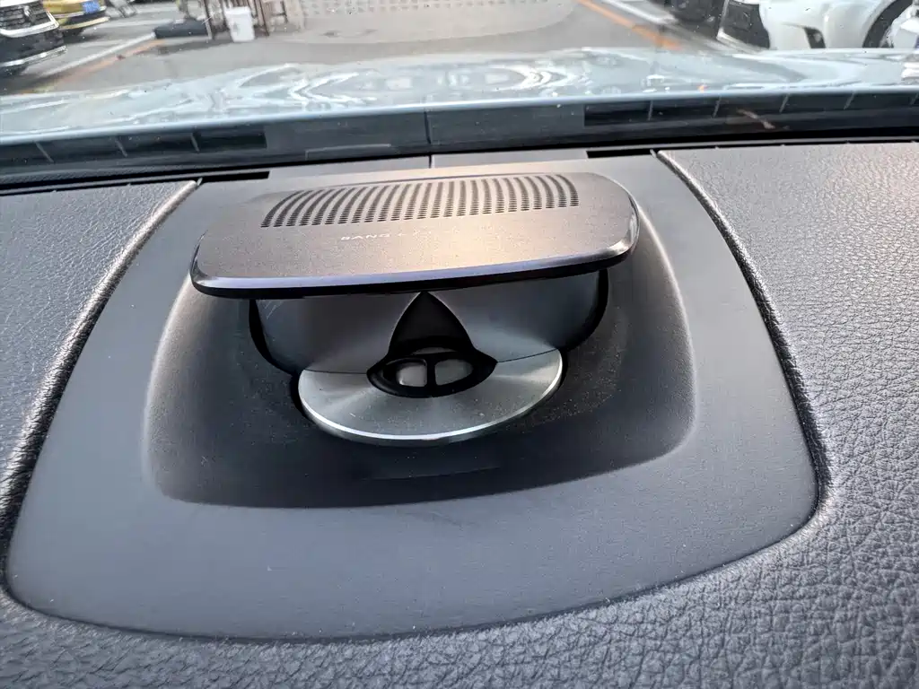 BMW 5 Series — миниатюра 13