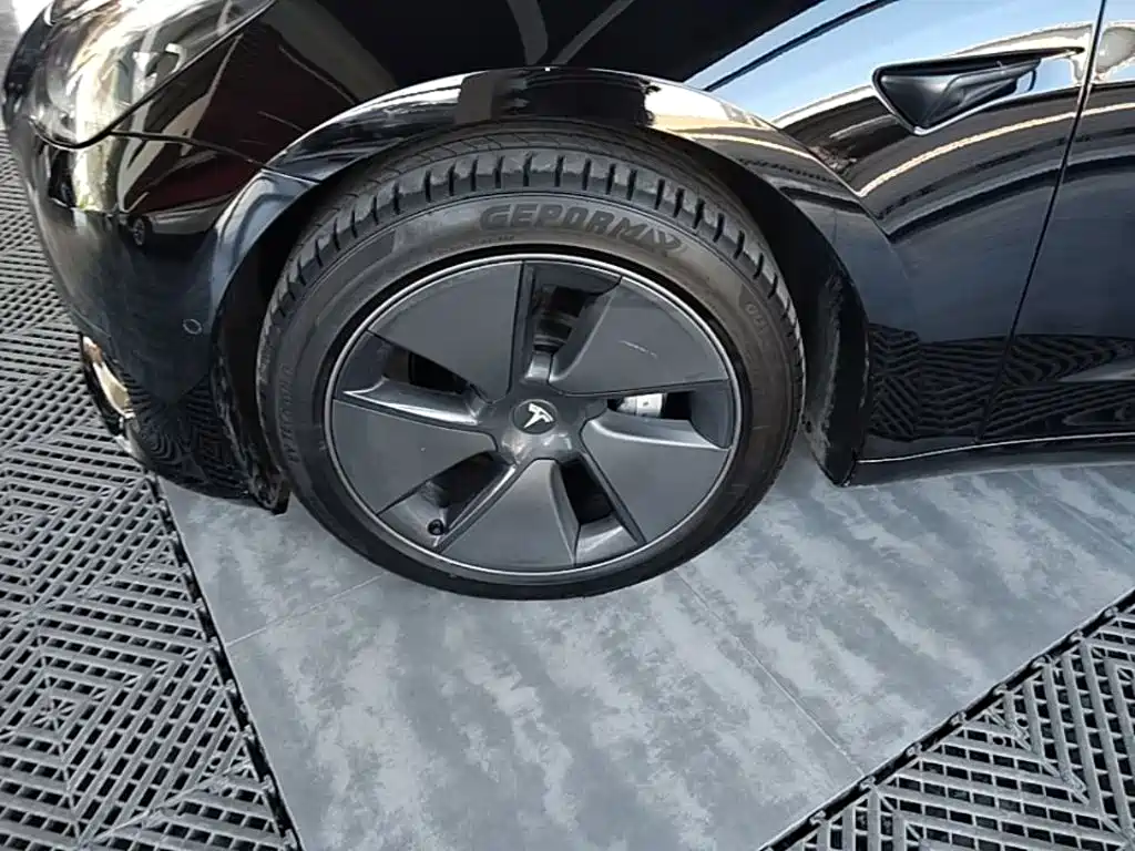 Tesla Model 3 — миниатюра 23
