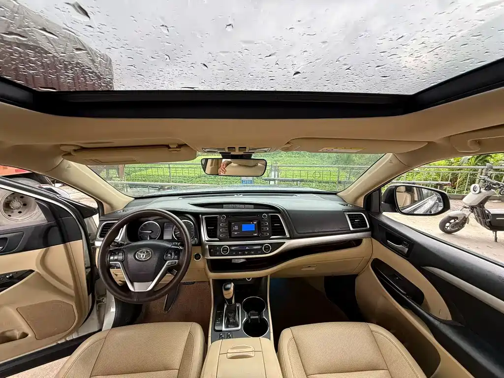 Toyota Highlander 2018 2.0T Luxury 7 мест V