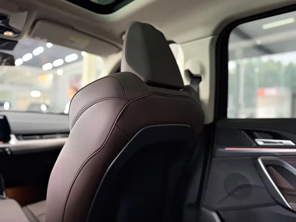 BMW iX1 2025 eDrive25L M Sport