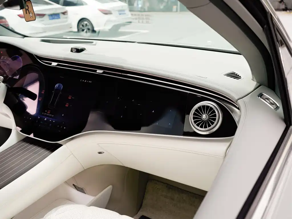 Mercedes-Benz EQS SUV — миниатюра 17