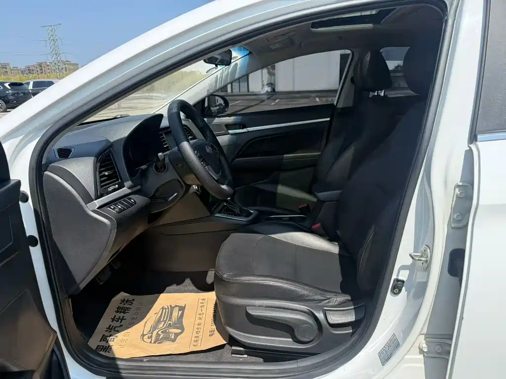 Hyundai Elantra — миниатюра 9