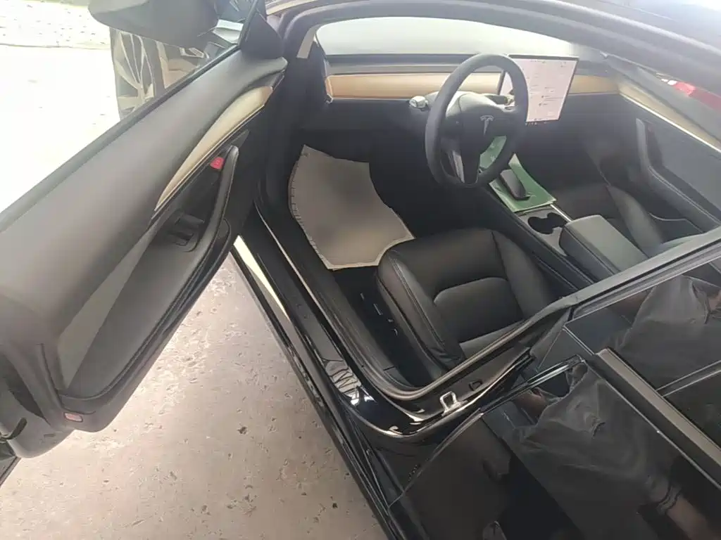 Tesla Model 3 — миниатюра 16