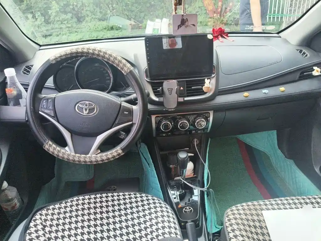 Toyota Yaris L — миниатюра 5