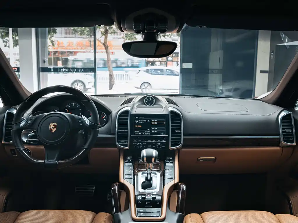 Porsche Cayenne — миниатюра 14