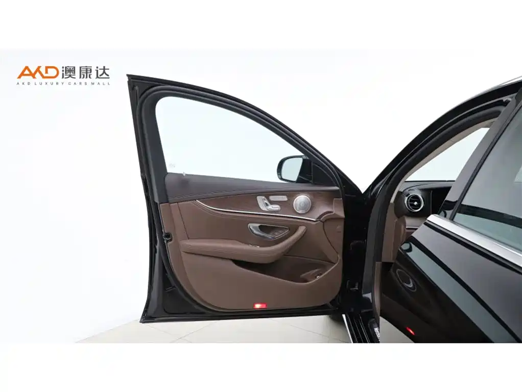 Mercedes-Benz E-Class — миниатюра 10