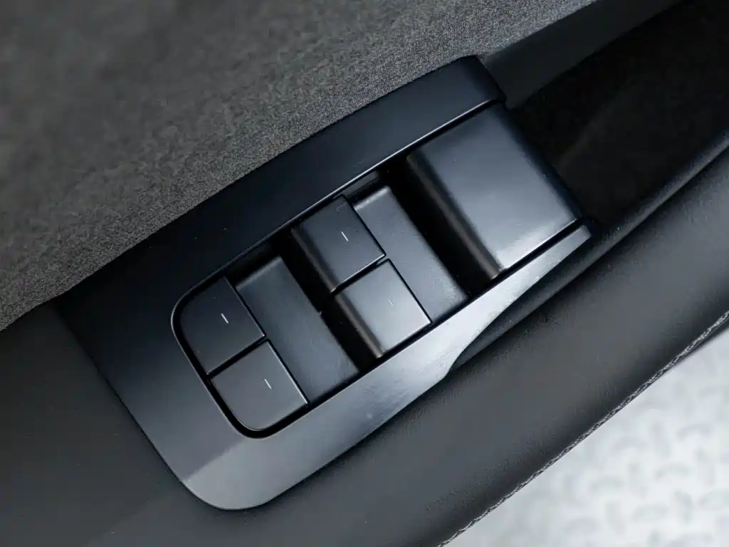 Tesla Model 3 — миниатюра 21