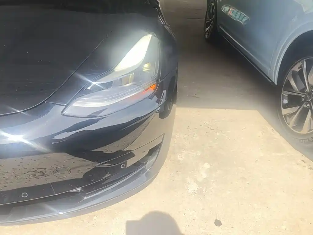 Tesla Model 3 — миниатюра 24