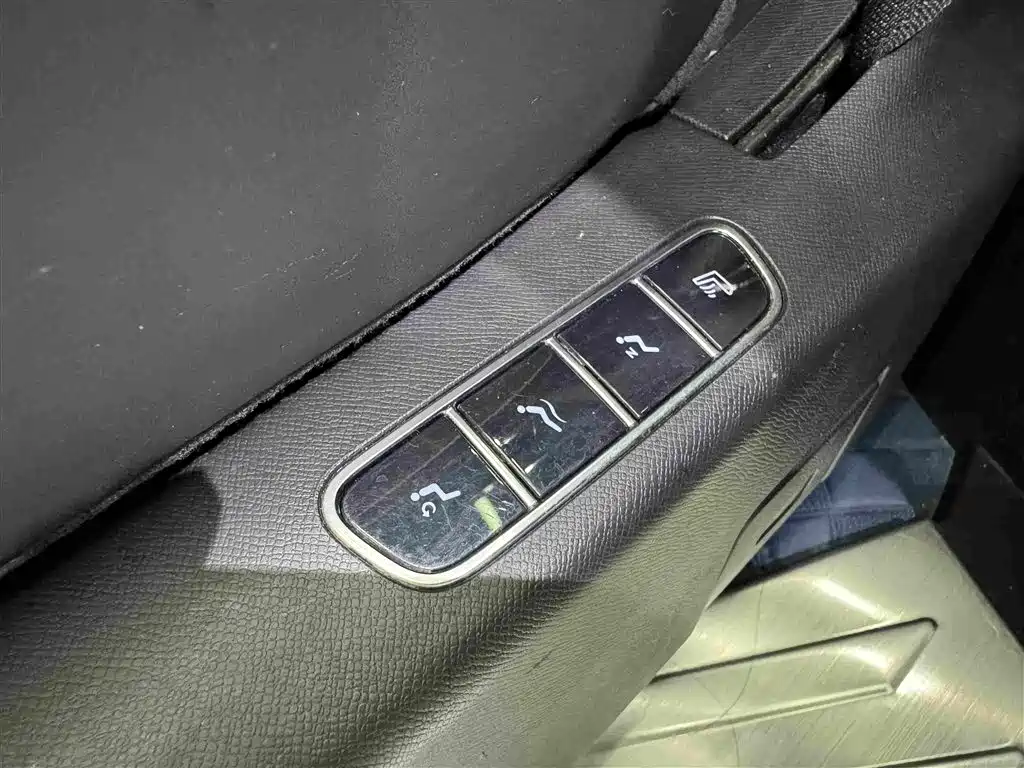 GAC Motor Trumpchi E8 PHEV — миниатюра 19