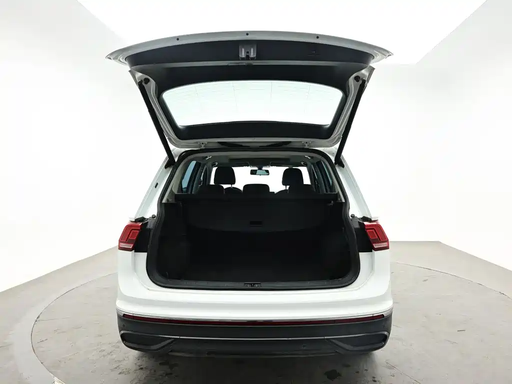 Volkswagen Tiguan L — миниатюра 8