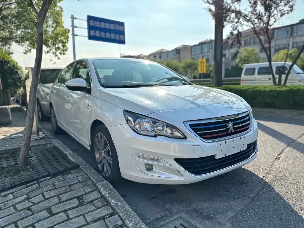 Peugeot 408 2015 1.2T AT Luxury