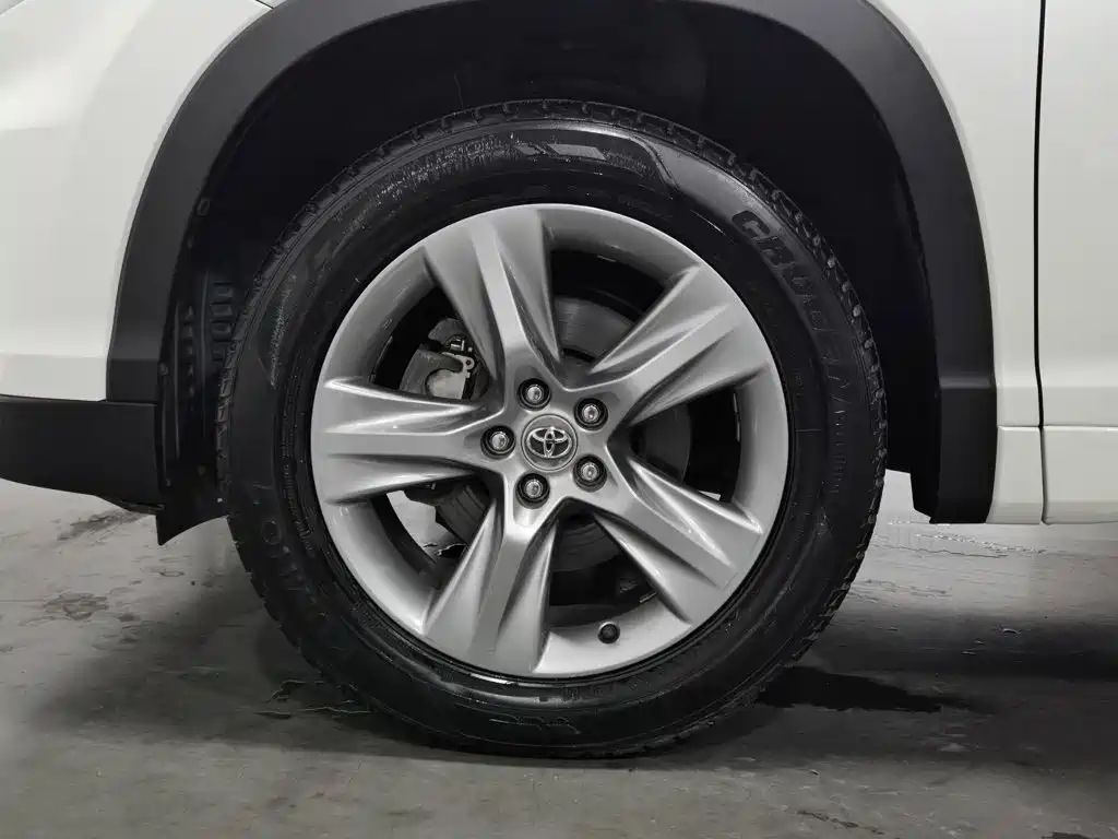 Toyota Highlander — миниатюра 17
