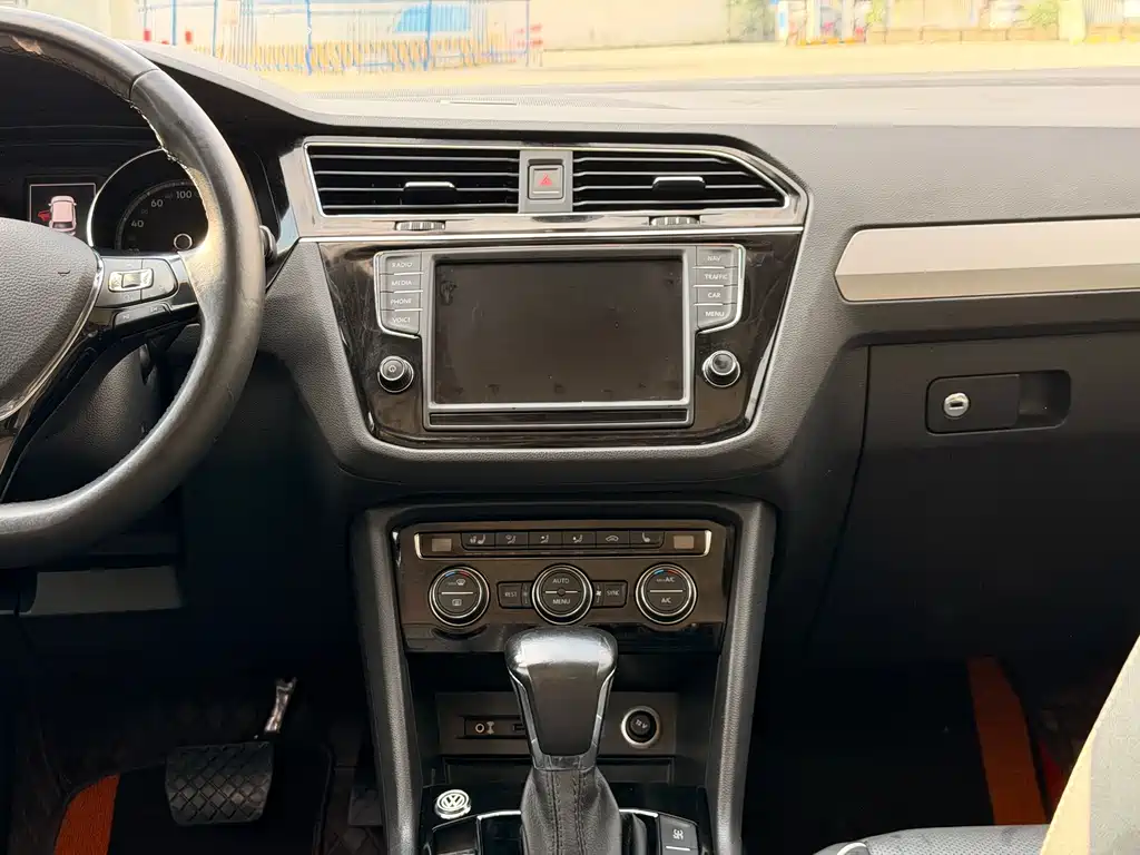 Volkswagen Tiguan L — миниатюра 6