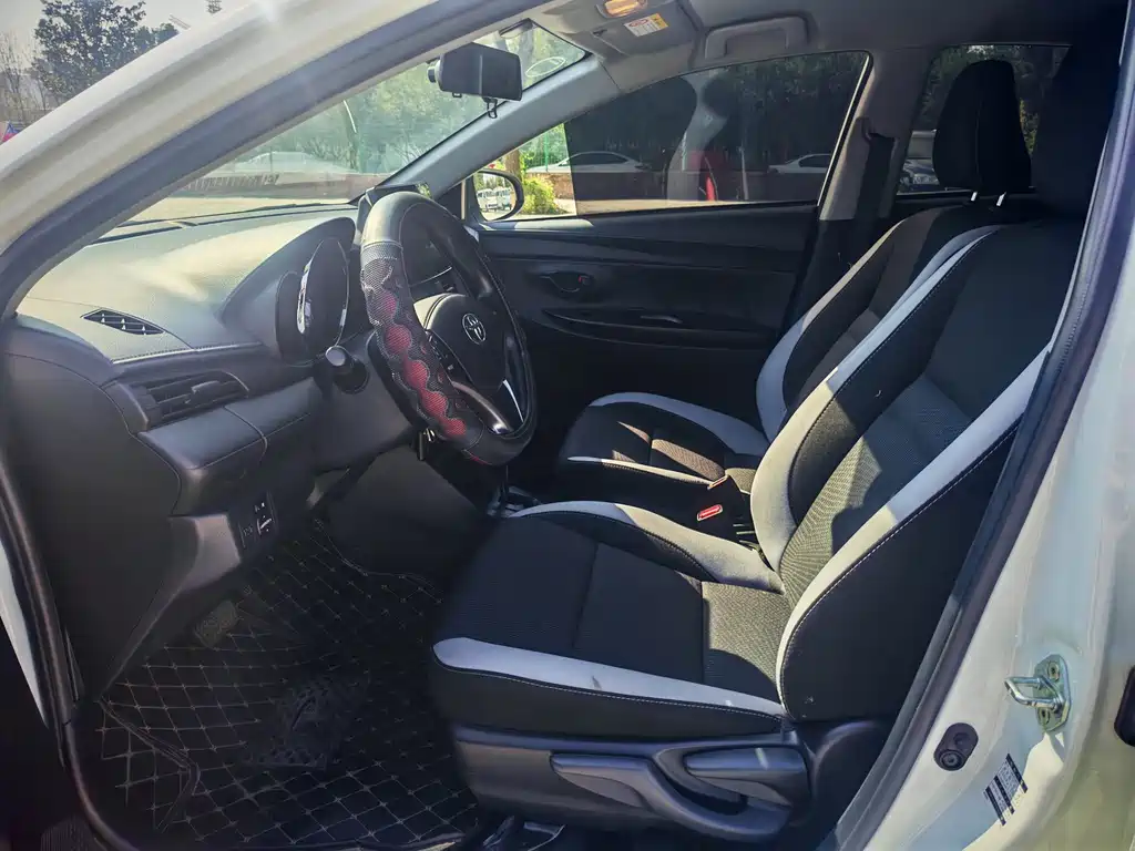 Toyota Yaris L — миниатюра 7