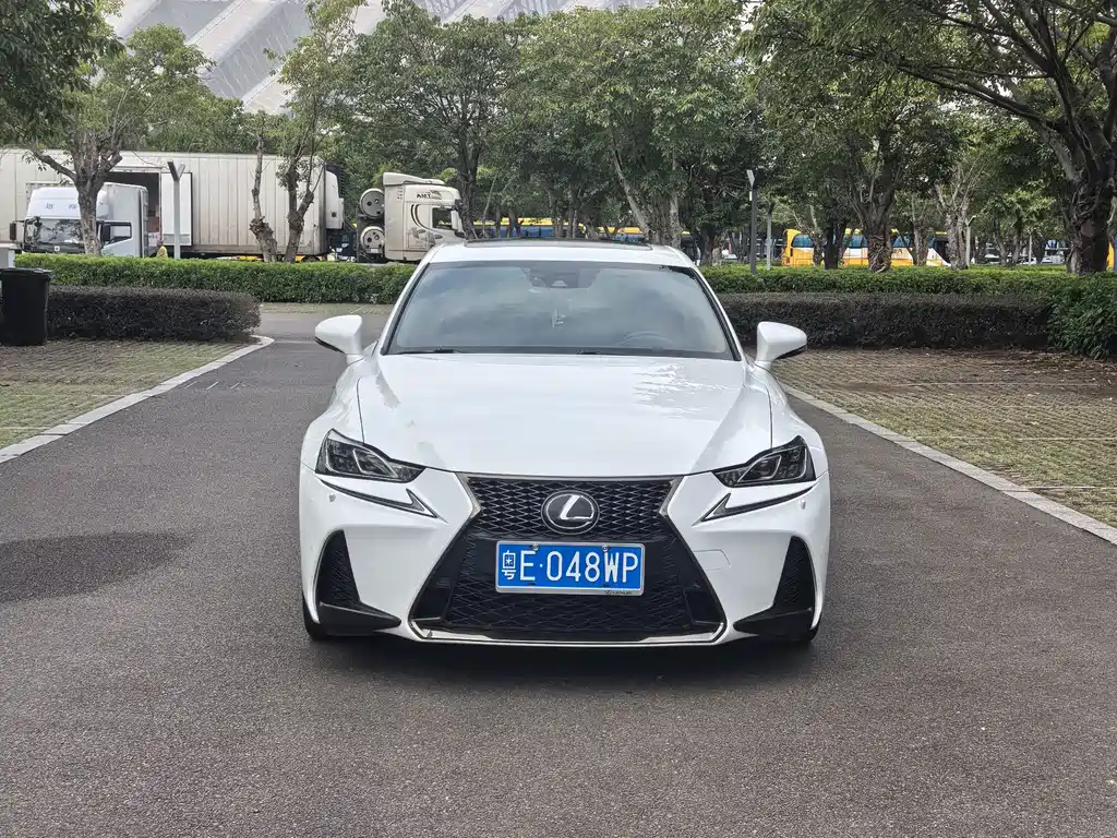 Lexus IS — миниатюра 3