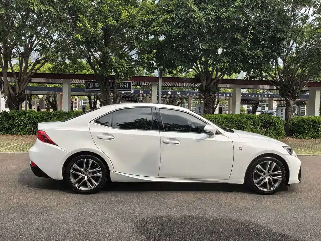 Lexus IS — миниатюра 8