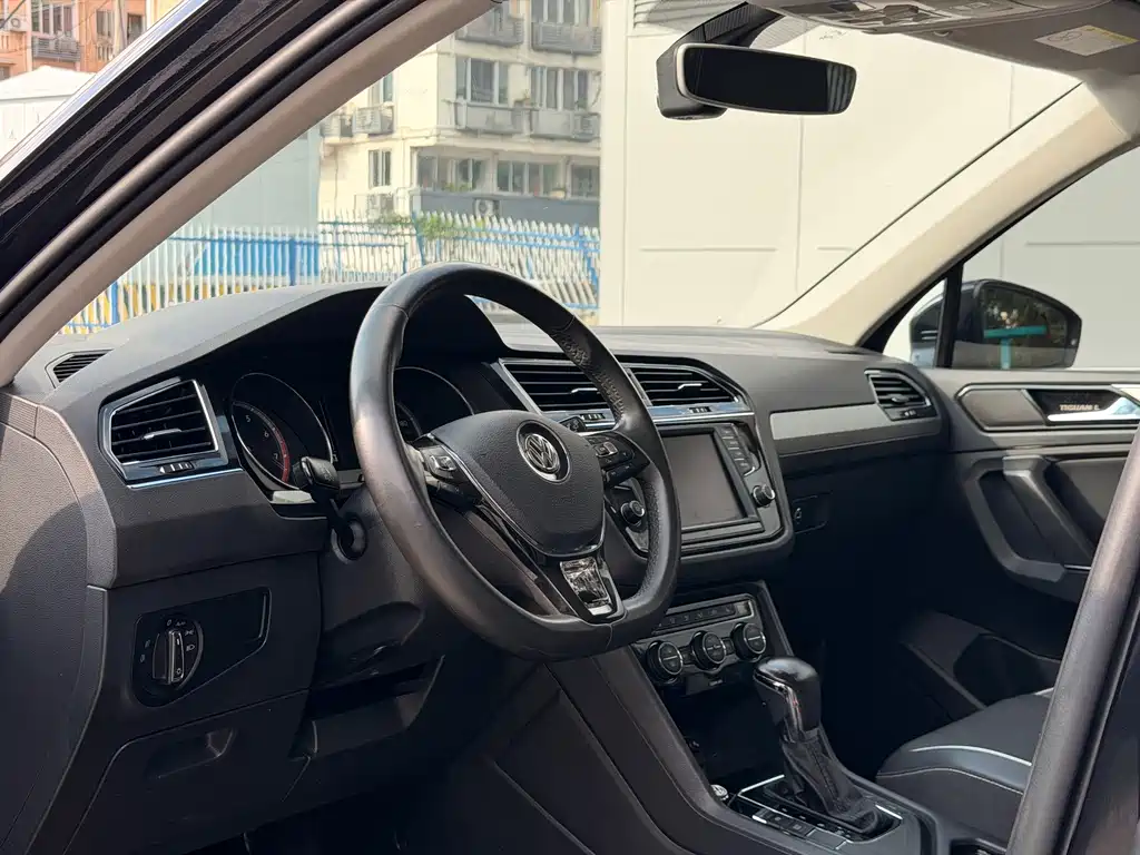Volkswagen Tiguan L — миниатюра 4