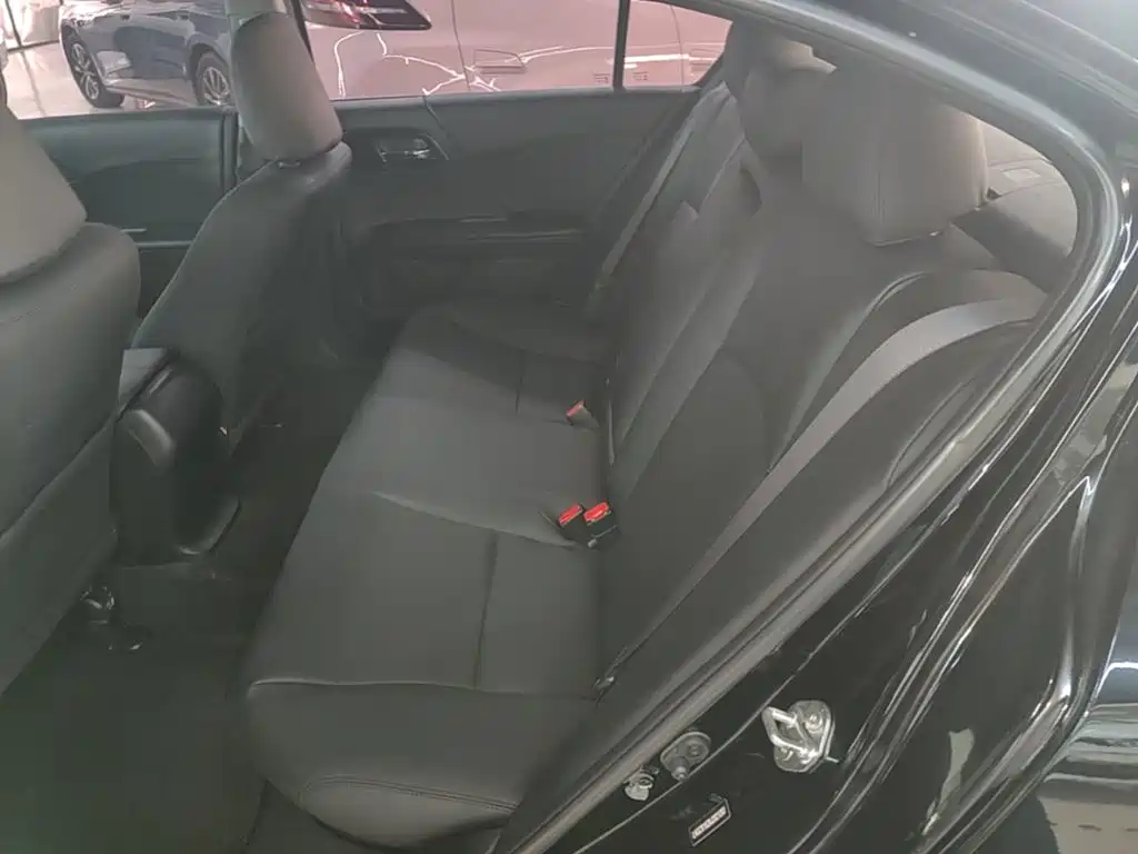 Honda Accord — миниатюра 17