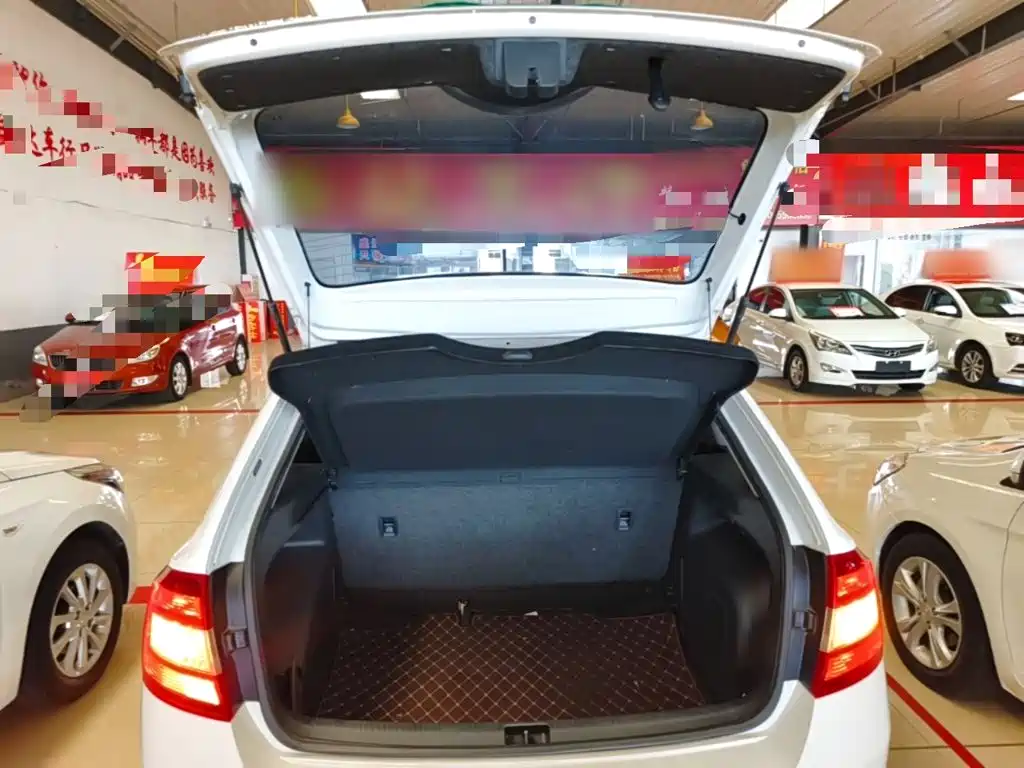 Skoda Rapid Spaceback — миниатюра 19