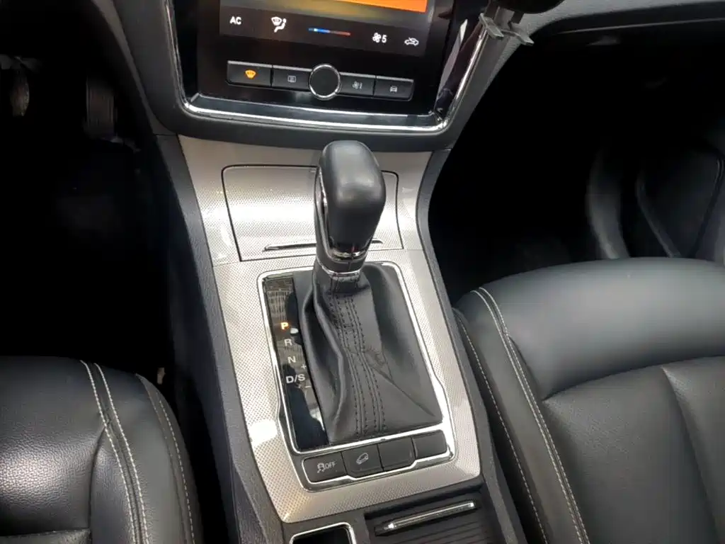 Roewe RX5 — миниатюра 14