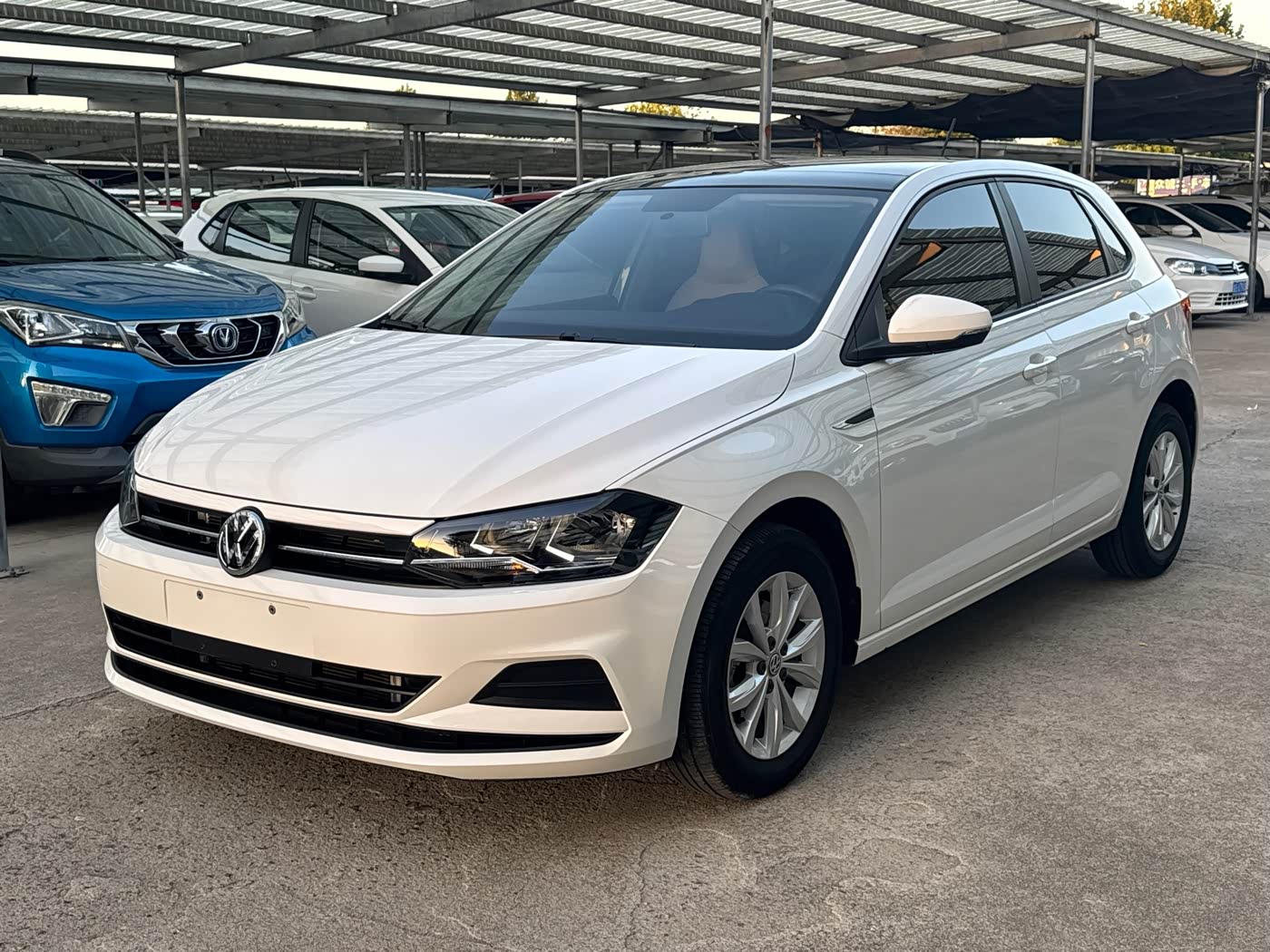 Volkswagen Polo 1.5 л 2021 г. Белый, пробег 22000 км
