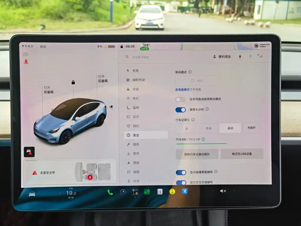 Tesla Model Y — миниатюра 22