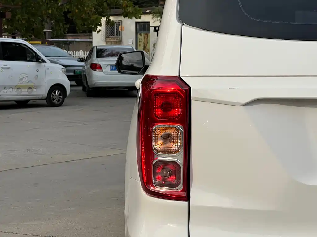 Wuling Hongguang — миниатюра 8