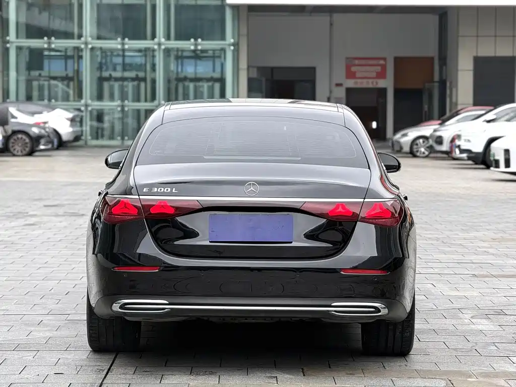 Mercedes-Benz E-Class — миниатюра 9