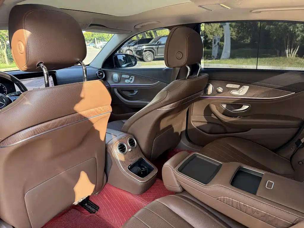 Mercedes-Benz E-Class — миниатюра 7