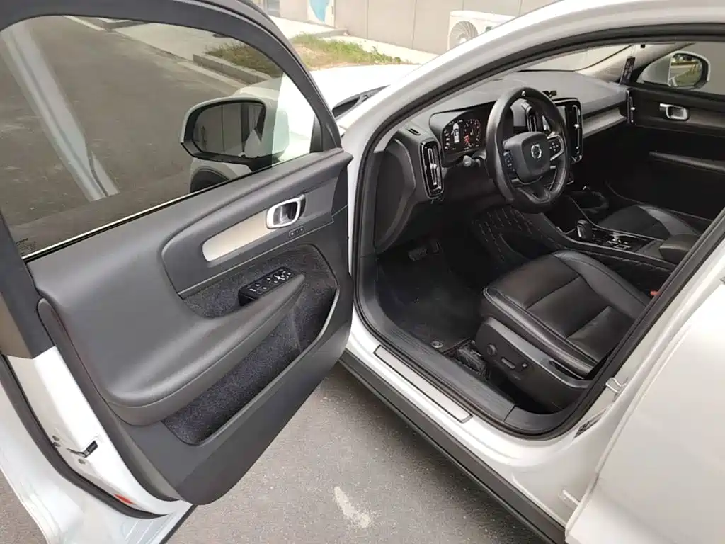 Volvo XC40 — миниатюра 16