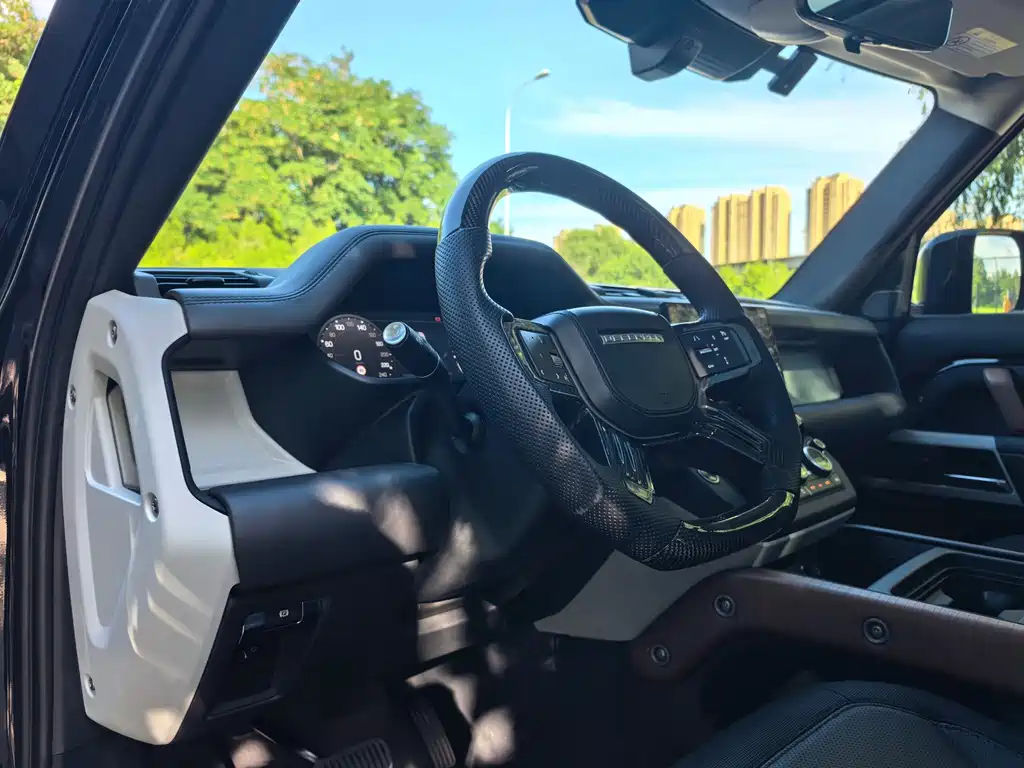 Land Rover Defender — миниатюра 24