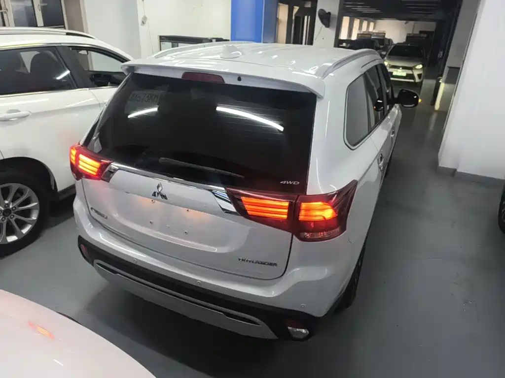 Mitsubishi Outlander — миниатюра 7