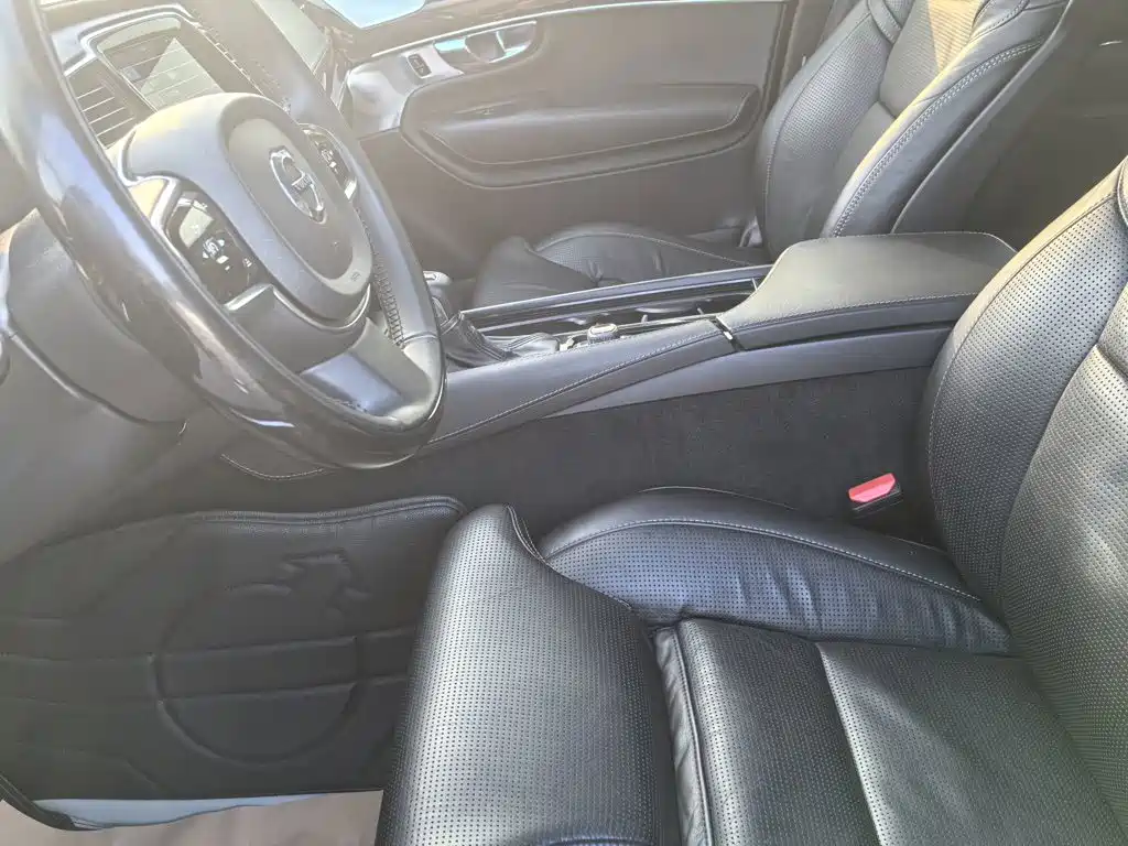 Volvo XC90 — миниатюра 13