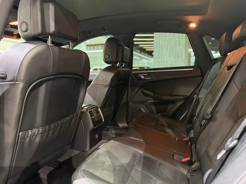 Porsche Macan — миниатюра 7