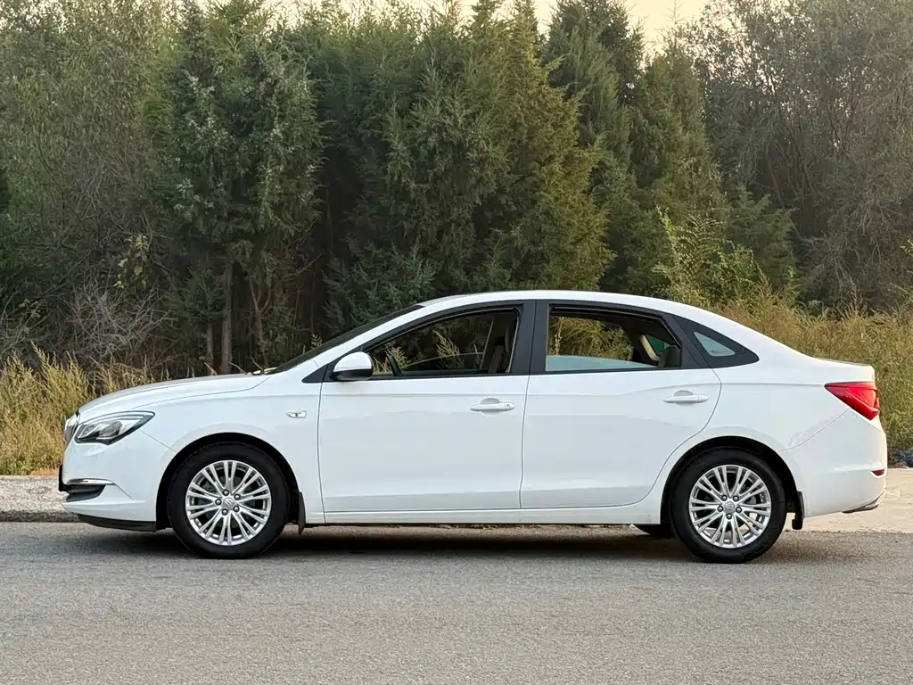 Buick Excelle — миниатюра 3