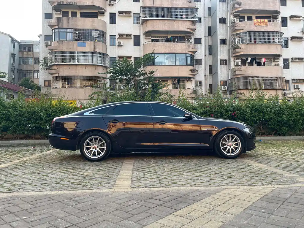 Jaguar XJ — миниатюра 7