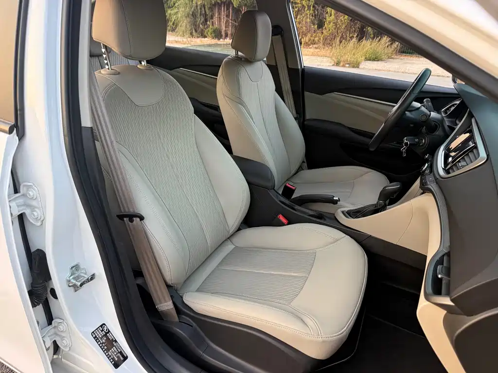 Buick Excelle — миниатюра 15