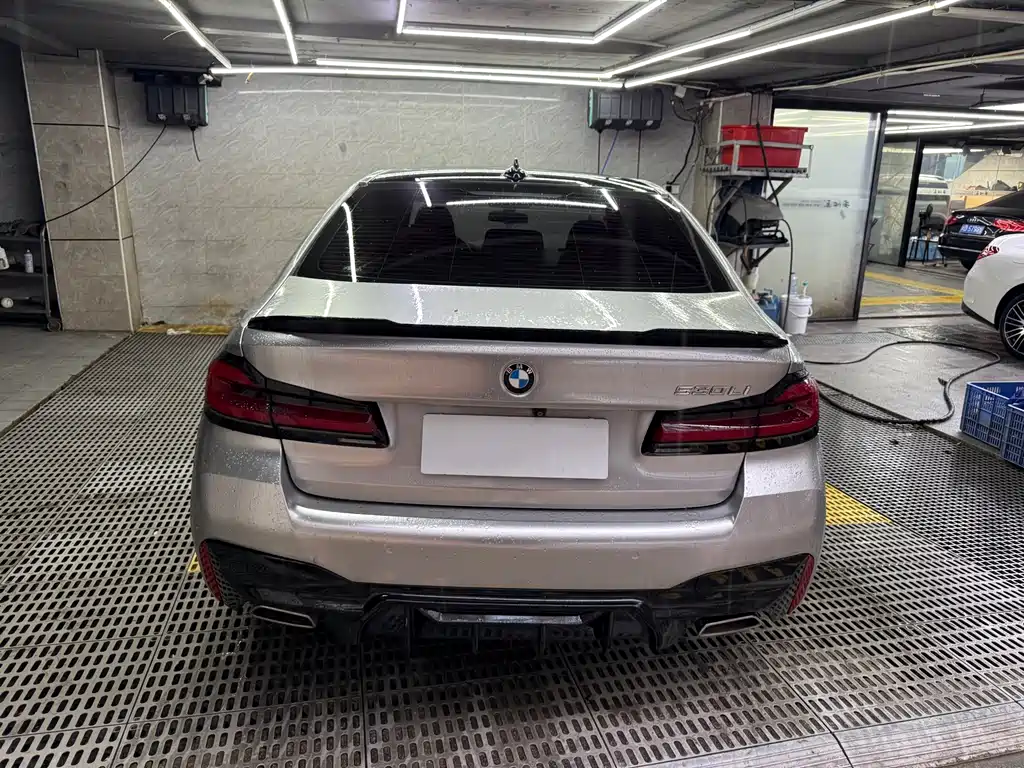BMW 5 Series — миниатюра 4