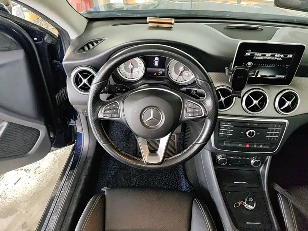 Mercedes-Benz GLA — миниатюра 11
