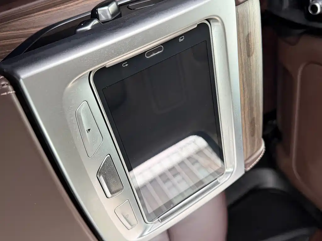 BMW 5 Series — миниатюра 9