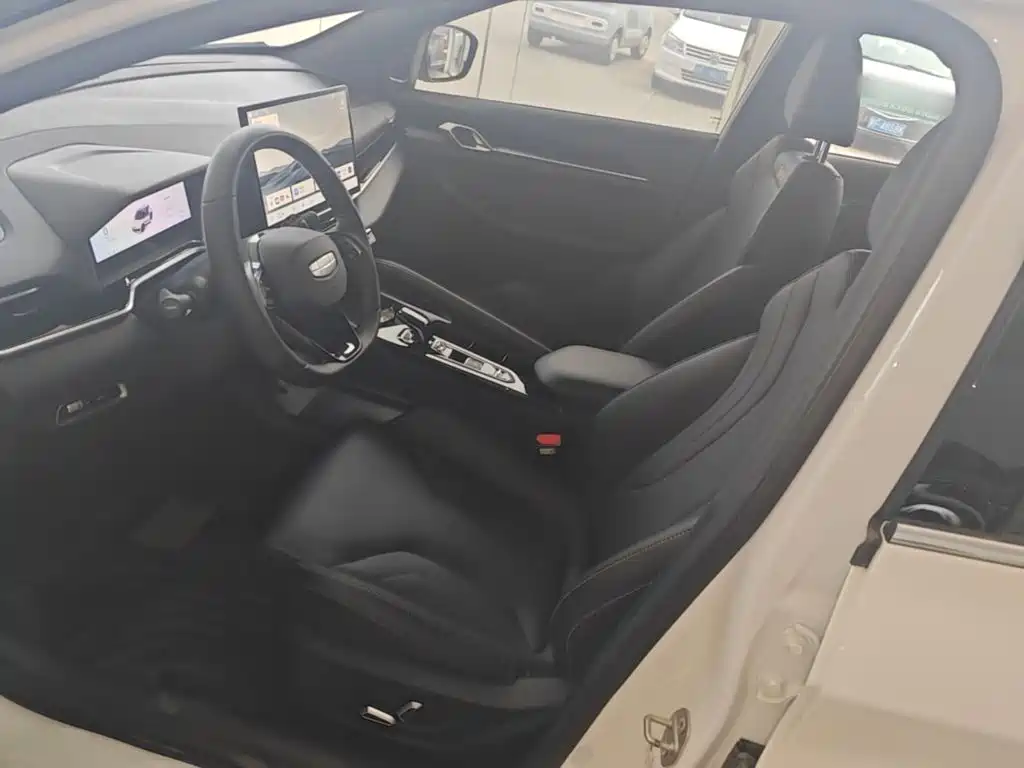 Geely Binyue — миниатюра 15